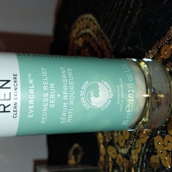REN CLEAN SKINCARE EVERCALM REDNESS RELIEF SERUM Defends against free radicals.. - Picture 4 of 11